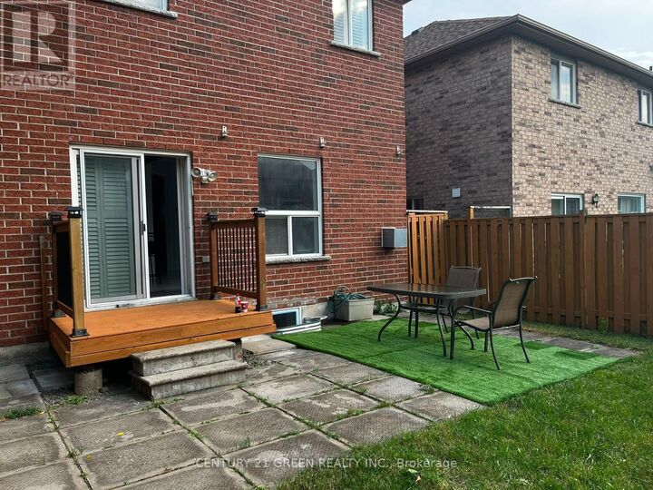 Property Photo:  3253 Bruzan Crescent (Upper)  ON L5N 8E7 