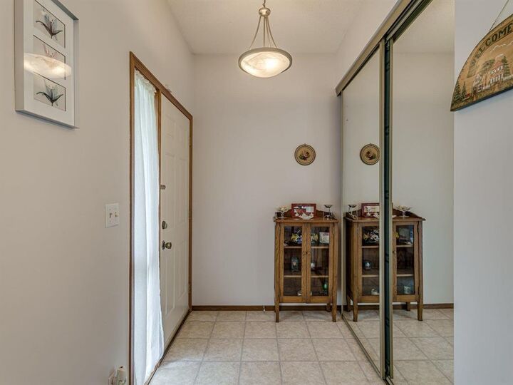 Property Photo: 350 Ashworth Street MB R2N 2L7