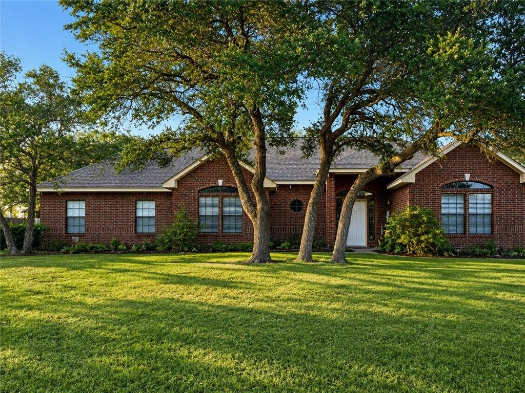 Property Photo:  1422 W Deberry Avenue  TX 78336 