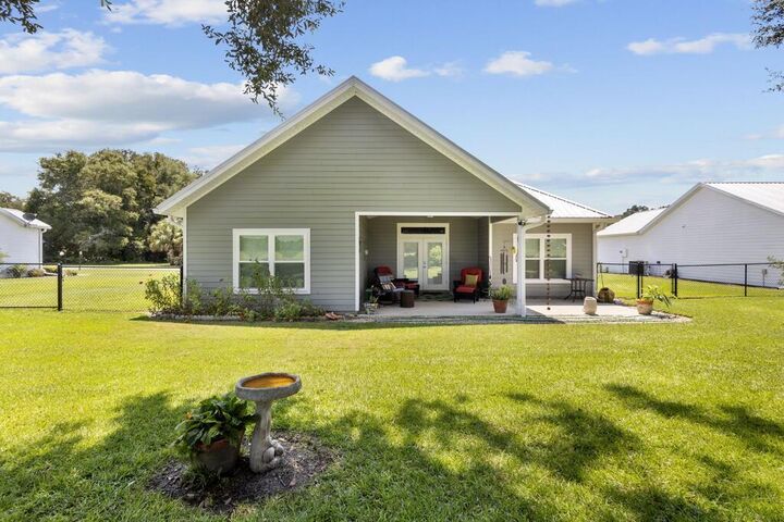 Property Photo:  7618 Juanita Pl  FL 32693 