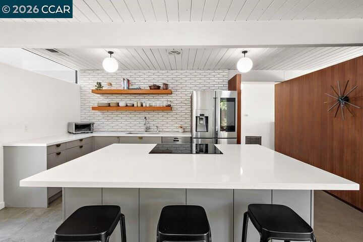 Property Photo: 160 Los Cerros Ave CA 94598