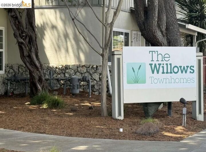 Property Photo: 650 Fargo Ave 1 CA 94579