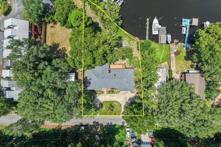 Property Photo: 212 White Street FL 32578