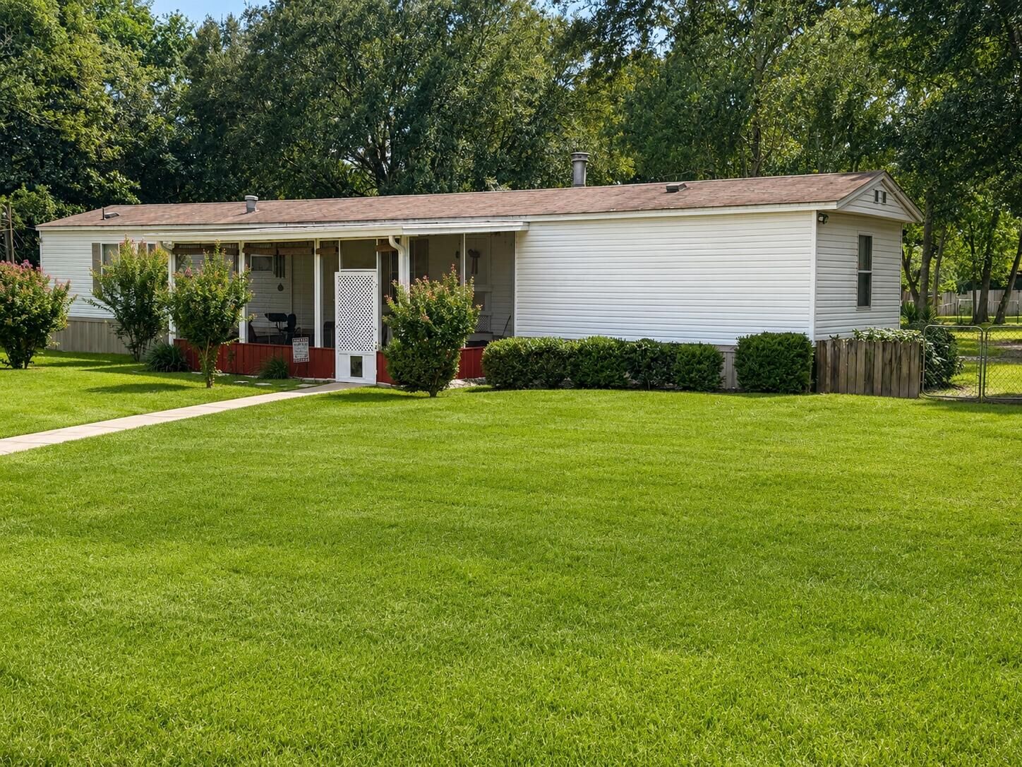 Property Photo:  5105 Central Drive  FL 32571 