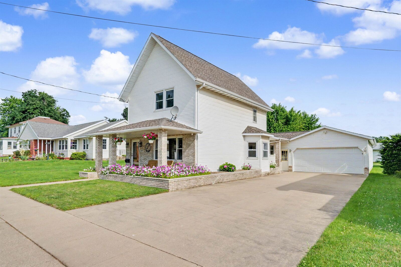 Property Photo: 107 Stow St IA 52041