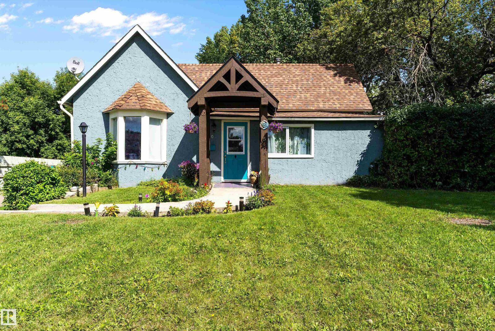 Property Photo: 5404 45 Avenue AB T9A 0E9