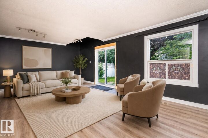 10330 76 Street NW — photo 1