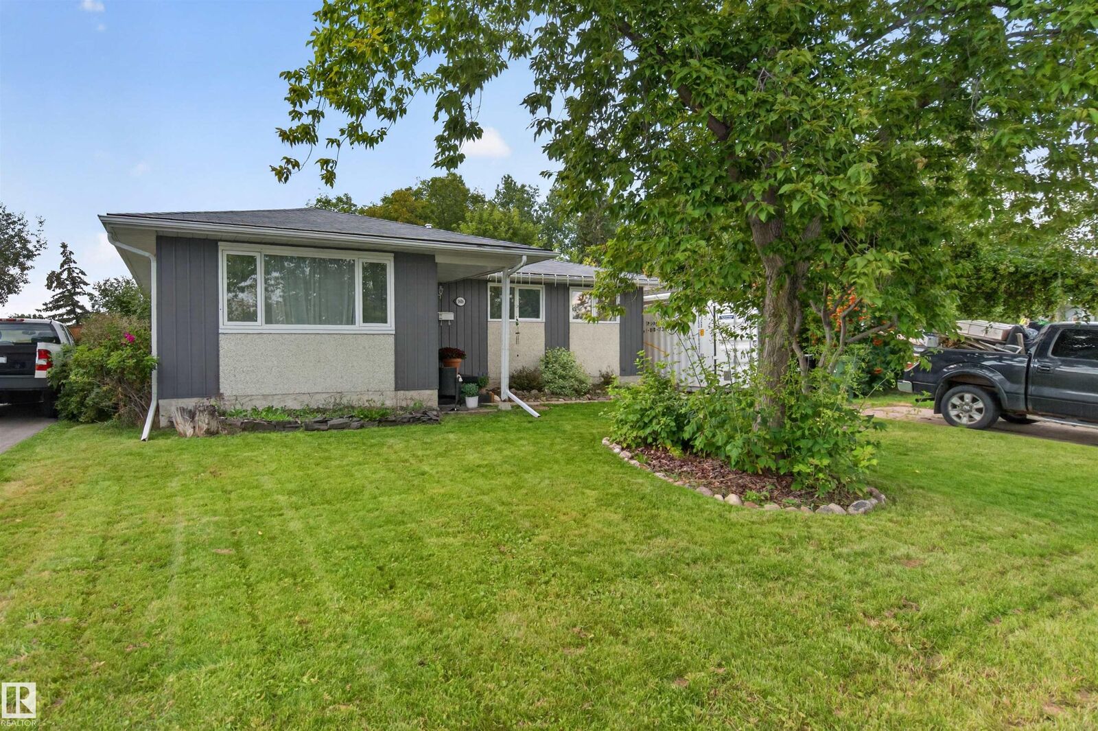 Property Photo:  3606 44 Street  AB T9E 6A1 
