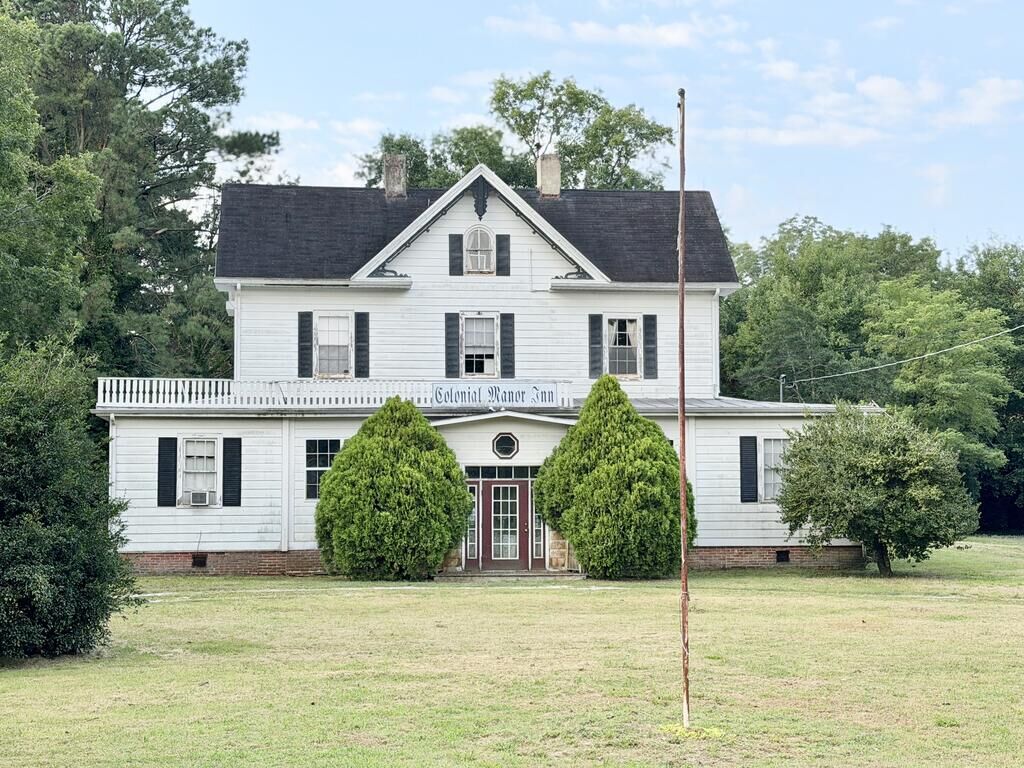 Property Photo: 84 Market St VA 23417