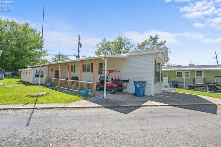 Property Photo: 8175 North Shore Boulevard 71 OH 43440
