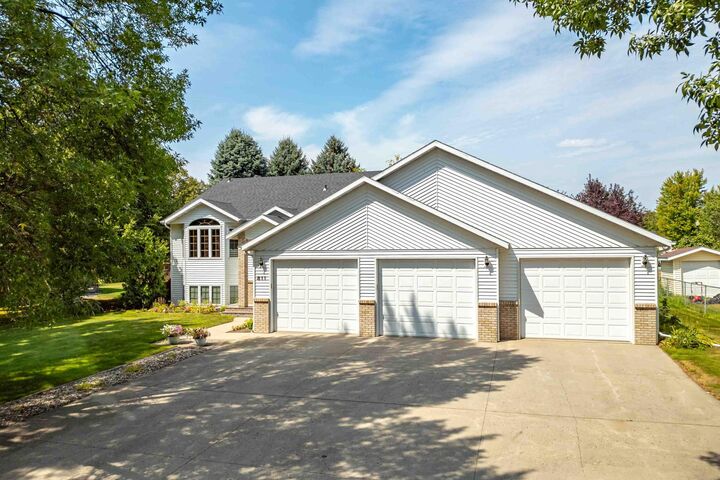 Property Photo: 811 4th Avenue NE MN 56514