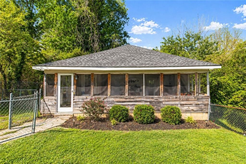 Property Photo: 2014 Maple Avenue SW GA 30161