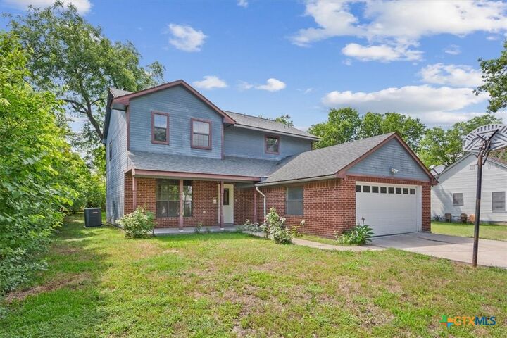 Property Photo: 808 N 10th Street TX 76501