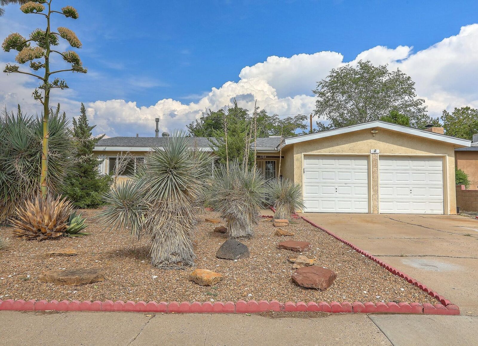 Property Photo:  1104 Alcazar Street NE  NM 87110 