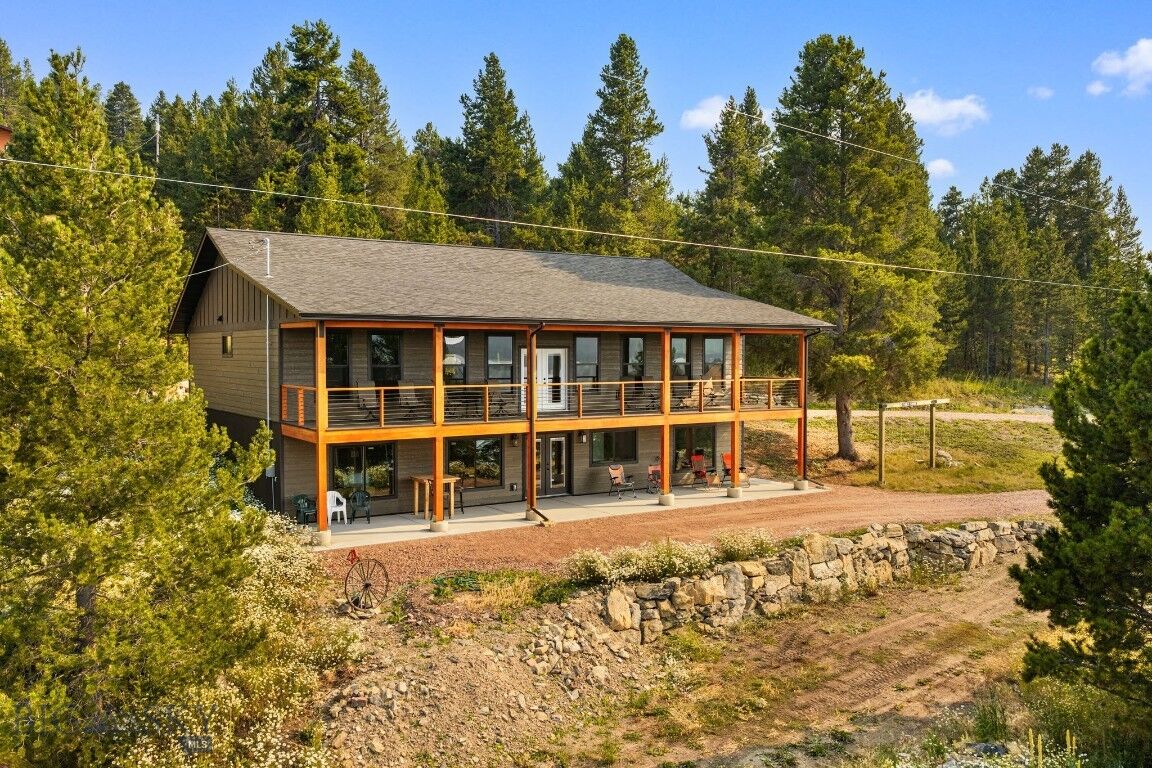 Property Photo:  