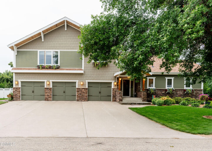 Property Photo: 1605 9th Avenue SE ND 58401