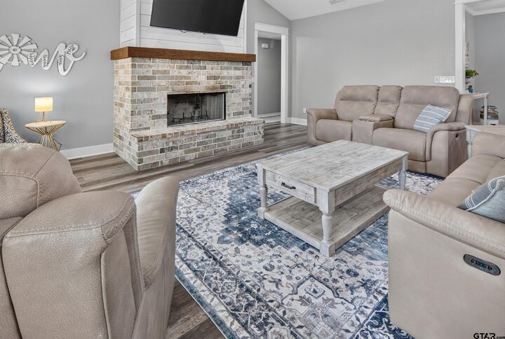 Property Photo:  647 Oklahoma St.  TX 75790 
