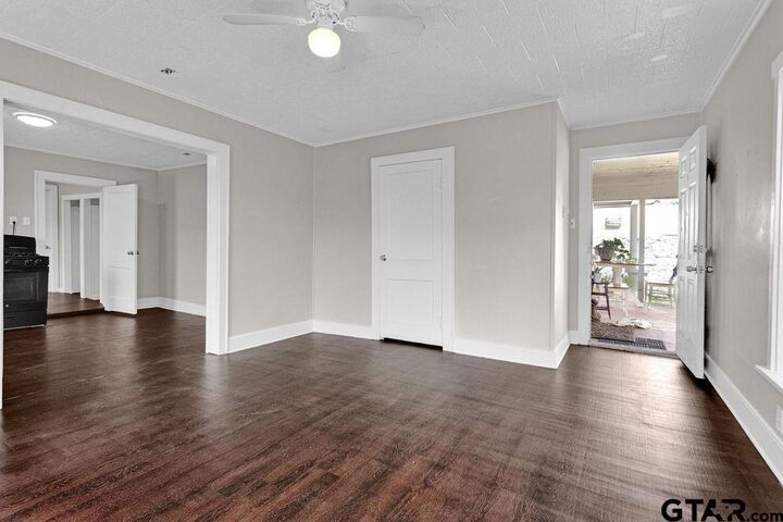 Property Photo:  1502 E Earle Street  TX 75702 