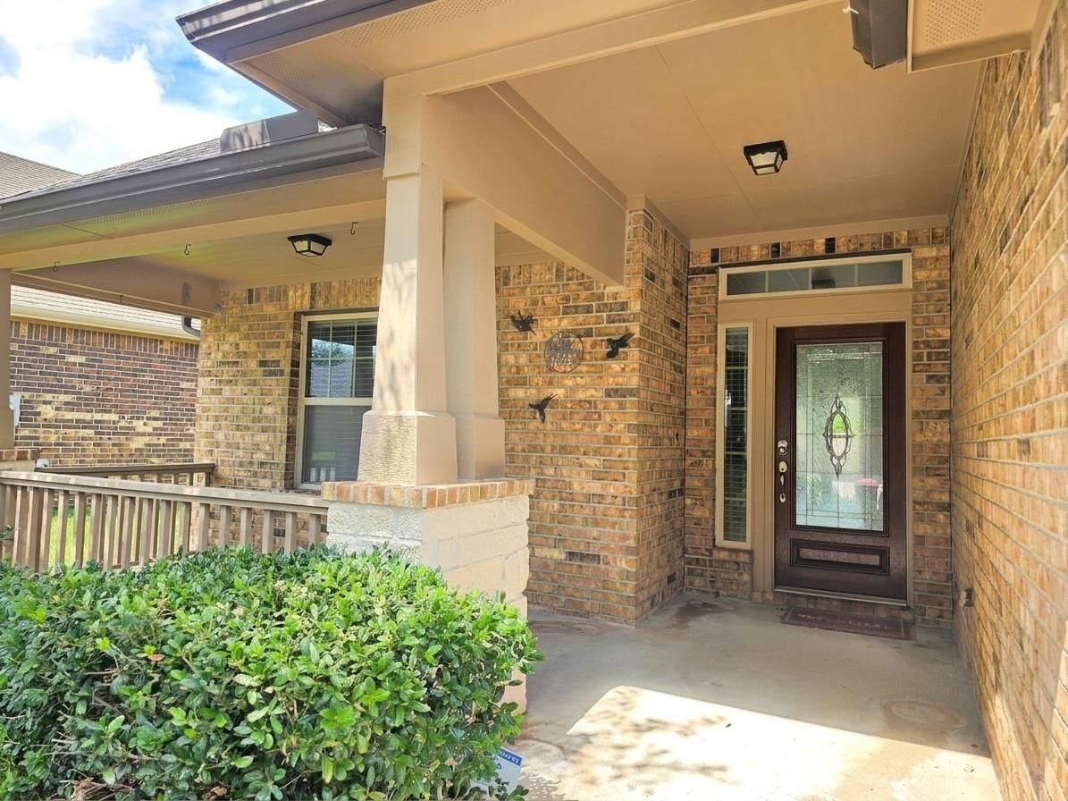 Property Photo: 8206 Oxbow Manor Lane TX 77433