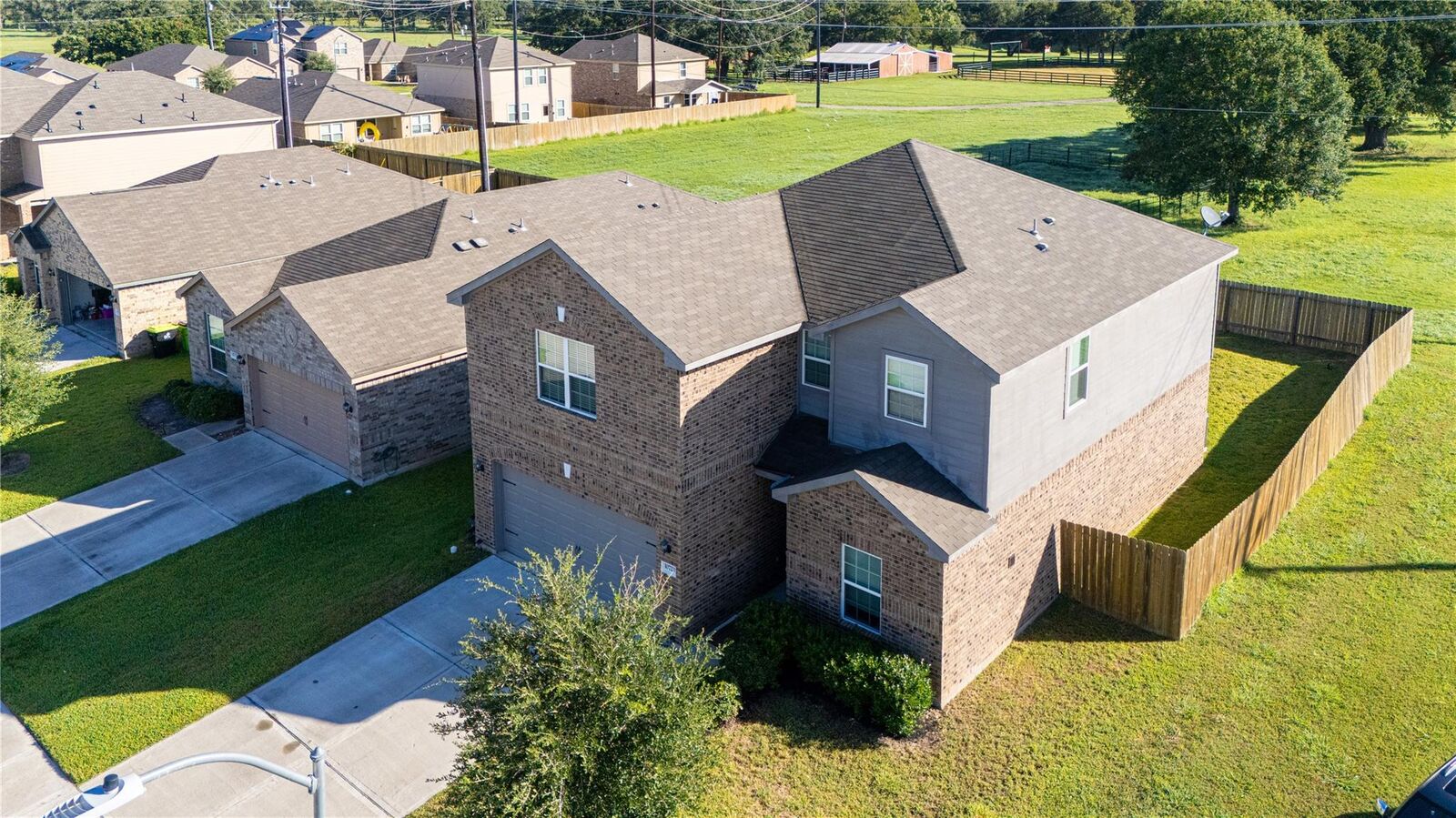 Property Photo: 10723 Anthonomus Way TX 77469