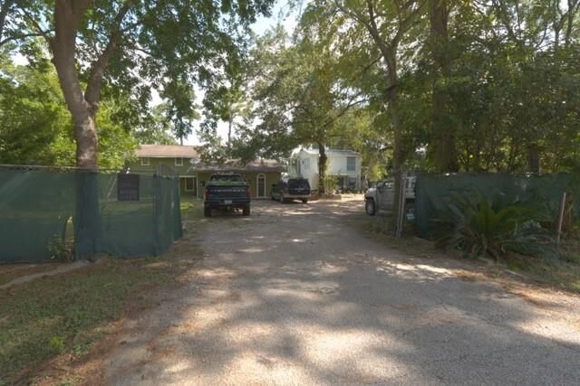 Property Photo: 11128 Forrest Valley Drive TX 77065