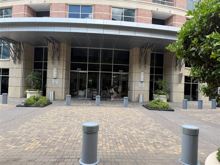 Property Photo: 1901 Post Oak Boulevard 1105 TX 77056