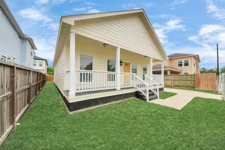 Property Photo: 3308 Castor Street TX 77022