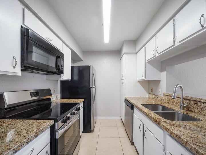 Property Photo:  6633 W Airport Boulevard 1106  TX 77035 