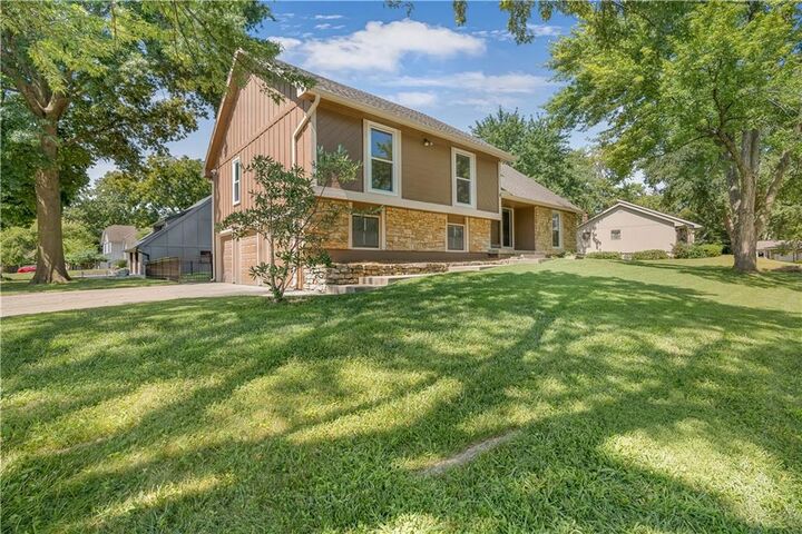 Property Photo: 4377 SW Breezy Point Lane MO 64082