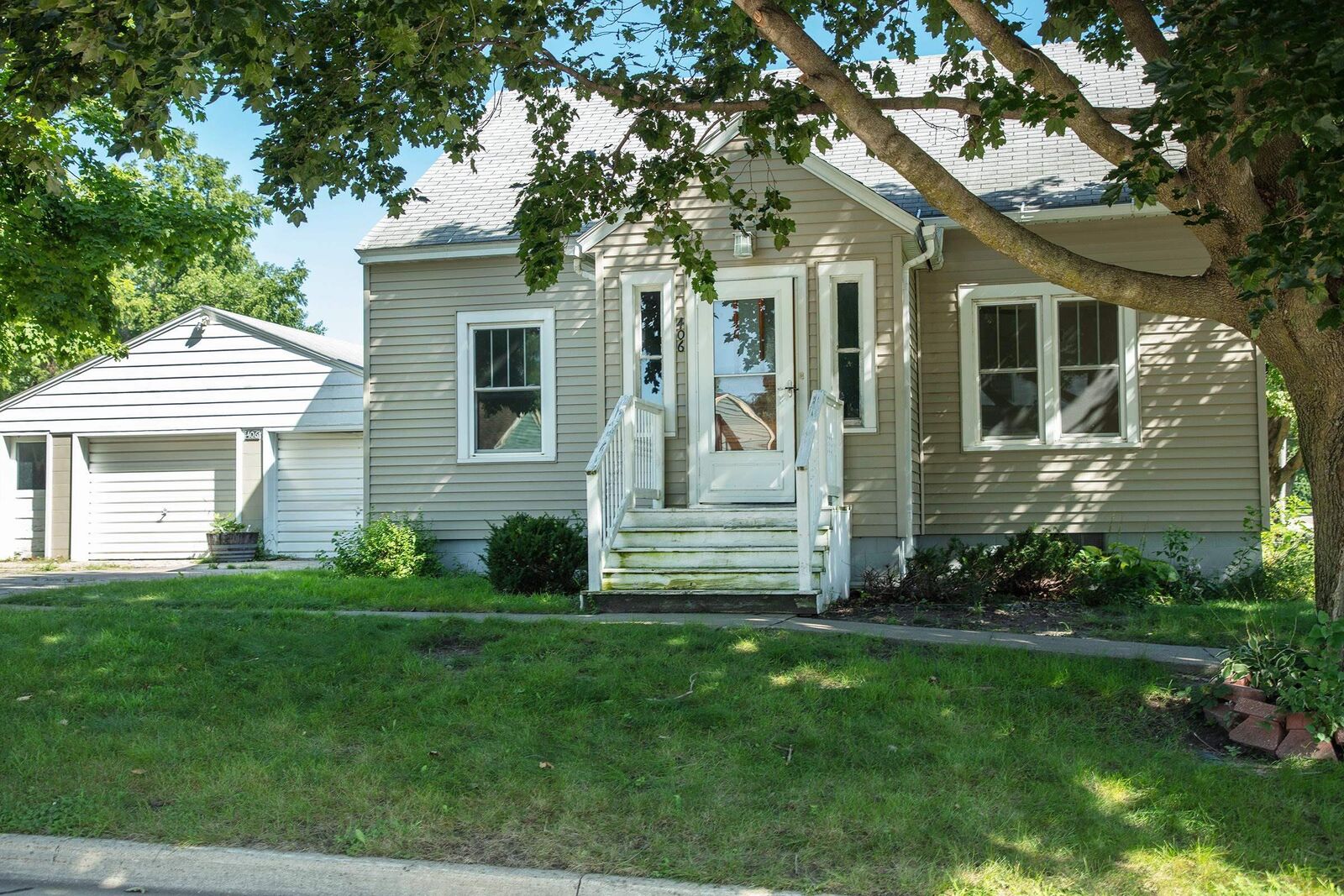 Property Photo:  406 5th Avenue  IA 50676 