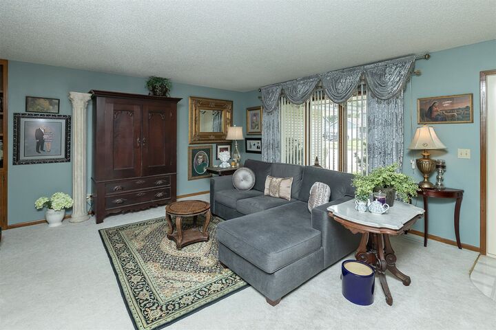 Property Photo:  1306 E Girard Avenue  IA 50125 