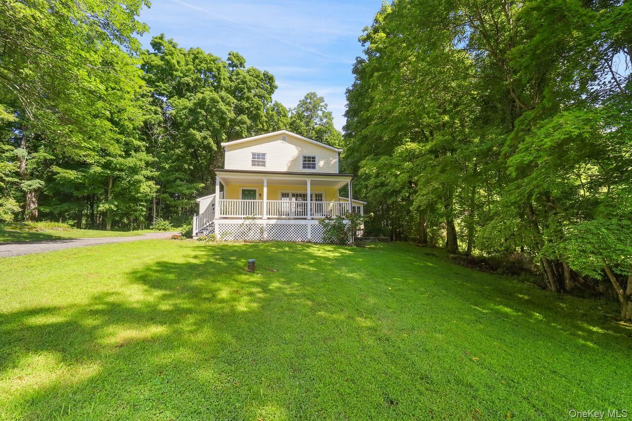 Property Photo:  1059 Hanover Street  NY 10598 