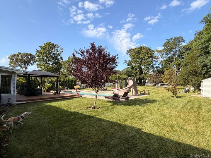 Property Photo:  6 N Howells Point Road  NY 11713 
