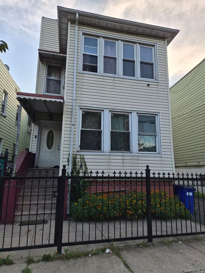 Property Photo:  1153 Virginia Avenue  NY 10472 