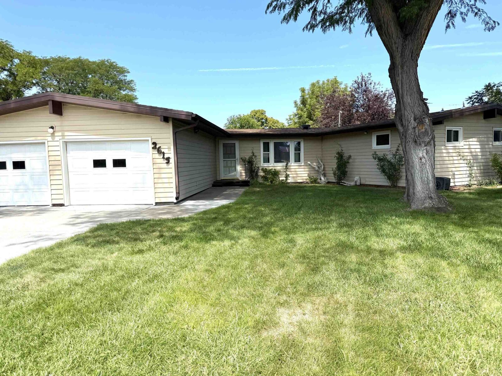 Property Photo: 2615 Birchwood Rd NE 69101