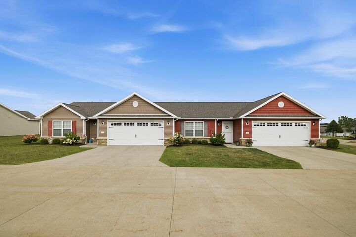 Property Photo: 2270 Ferguson Road Unit 102 OH 44906