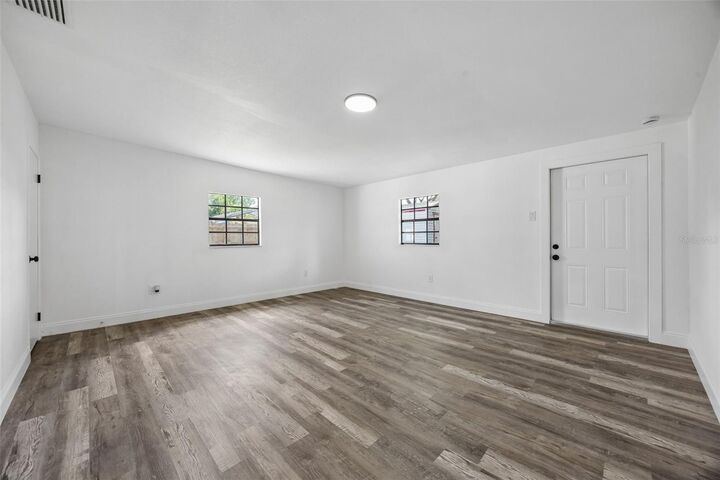 Property Photo: 1660 Ashwood Avenue FL 32796