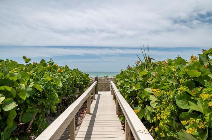 Property Photo:  2675 Gulf Of Mexico Drive 204  FL 34228 