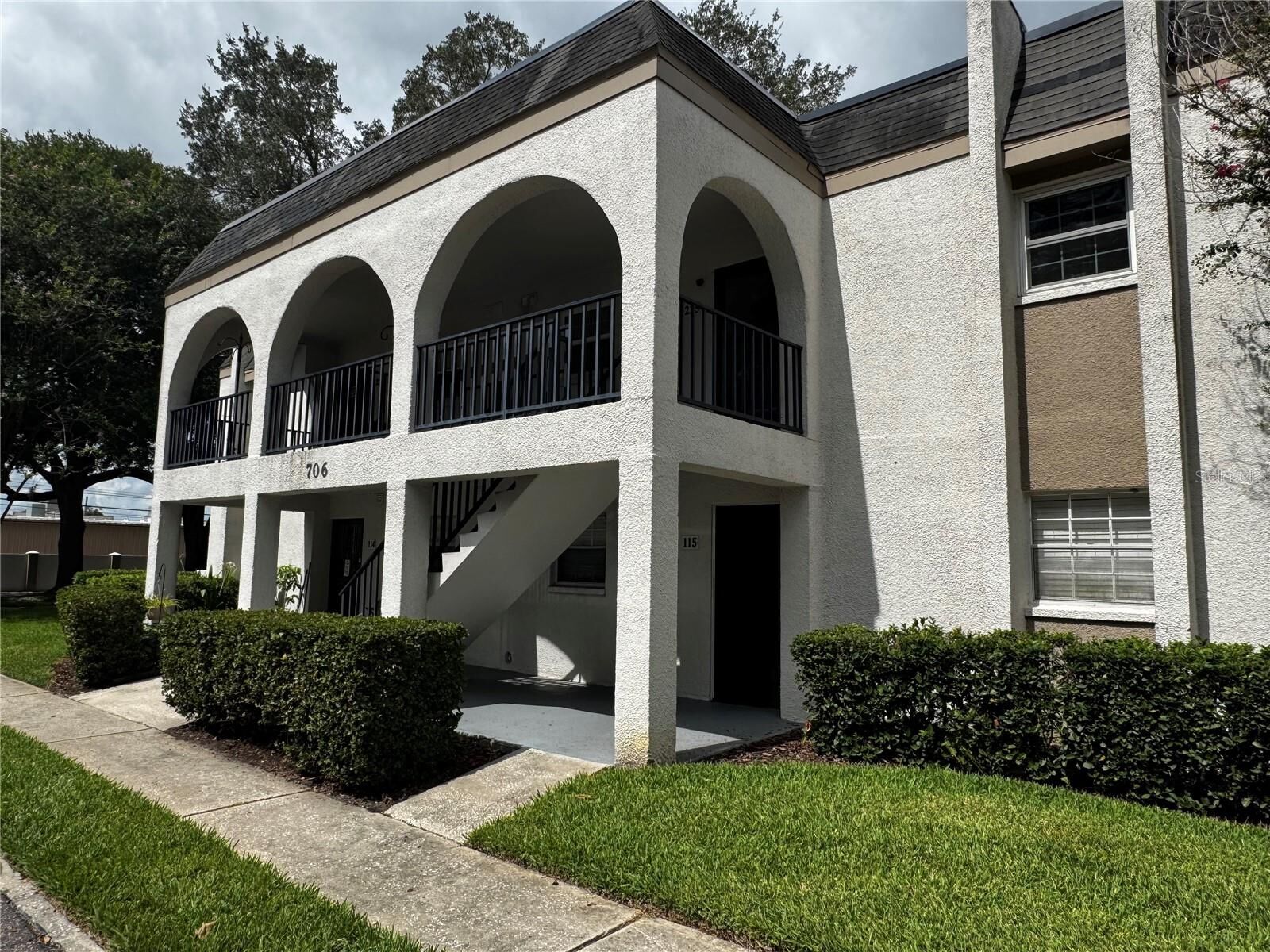 Property Photo: 706 Oakgrove Drive 114 FL 33510