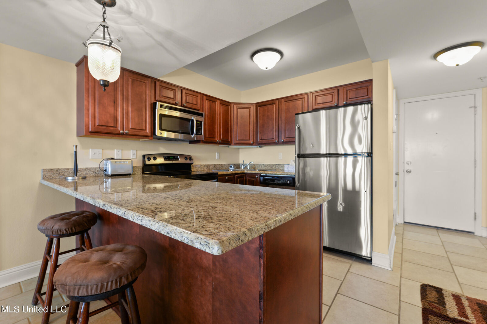 Property Photo:  502 Beach Boulevard  MS 39530 
