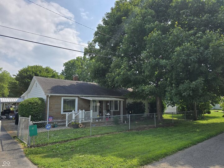 Property Photo: 1121 W Washington Avenue IN 46176