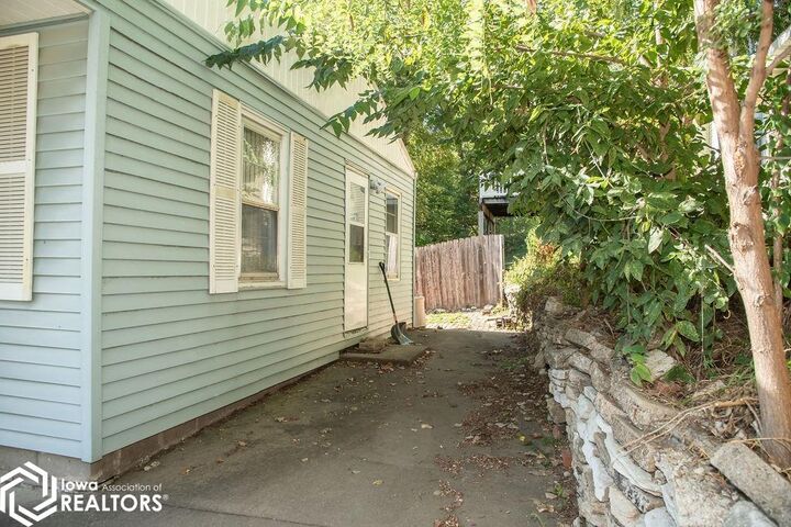 Property Photo: 129 Cass Street IA 52501
