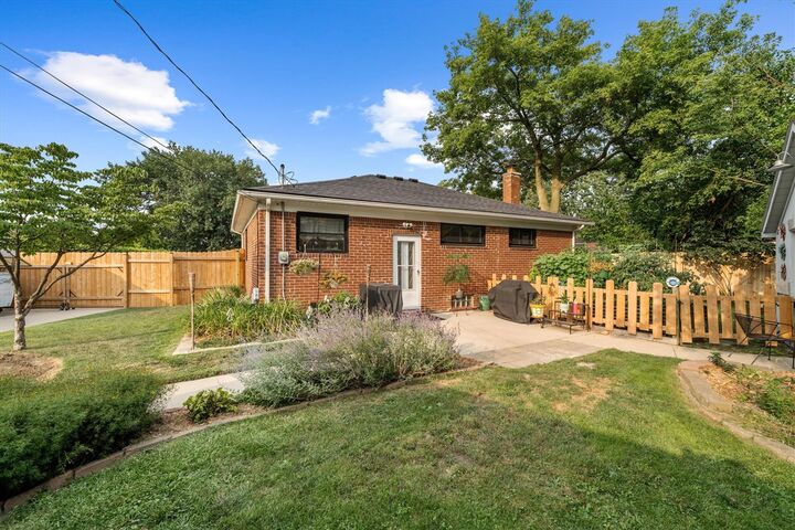 Property Photo:  29941 Leona Court  MI 48135-2635 