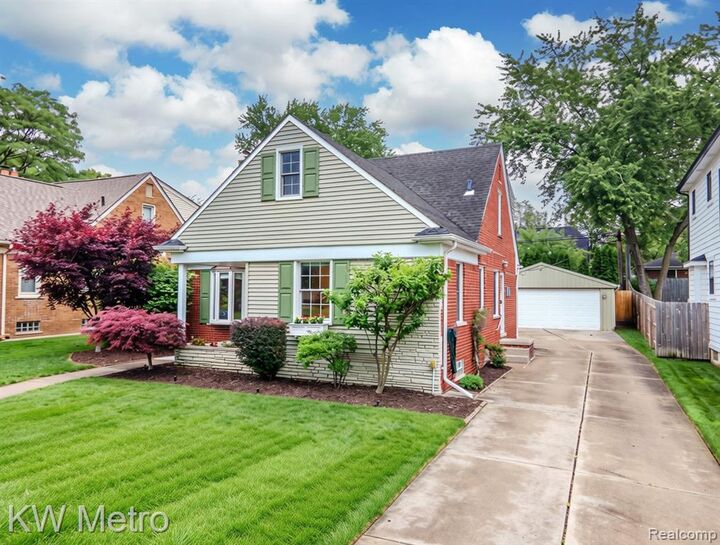 Property Photo: 2120 Vinsetta Boulevard MI 48073 5023