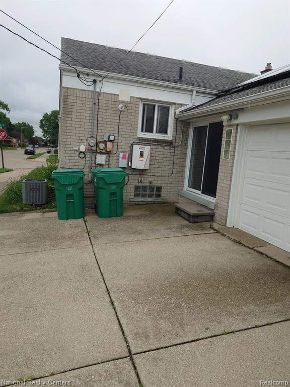 Property Photo: 18131 Oak Avenue MI 48021 2680