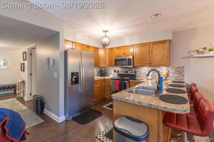 Property Photo: 4929 Harbor Point Drive MI 48329 1732