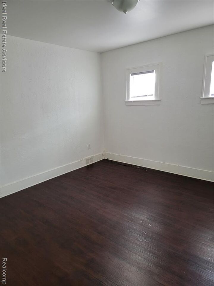Property Photo: 43 W Charlotte Street 2 MI 48229 1926
