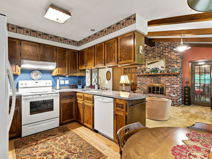 Property Photo: 1728 Sunnyside Ct WI 53081