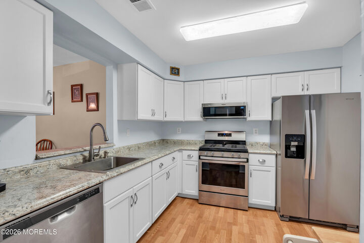 Property Photo:  121 Dumbarton Hill Court  NJ 07747 