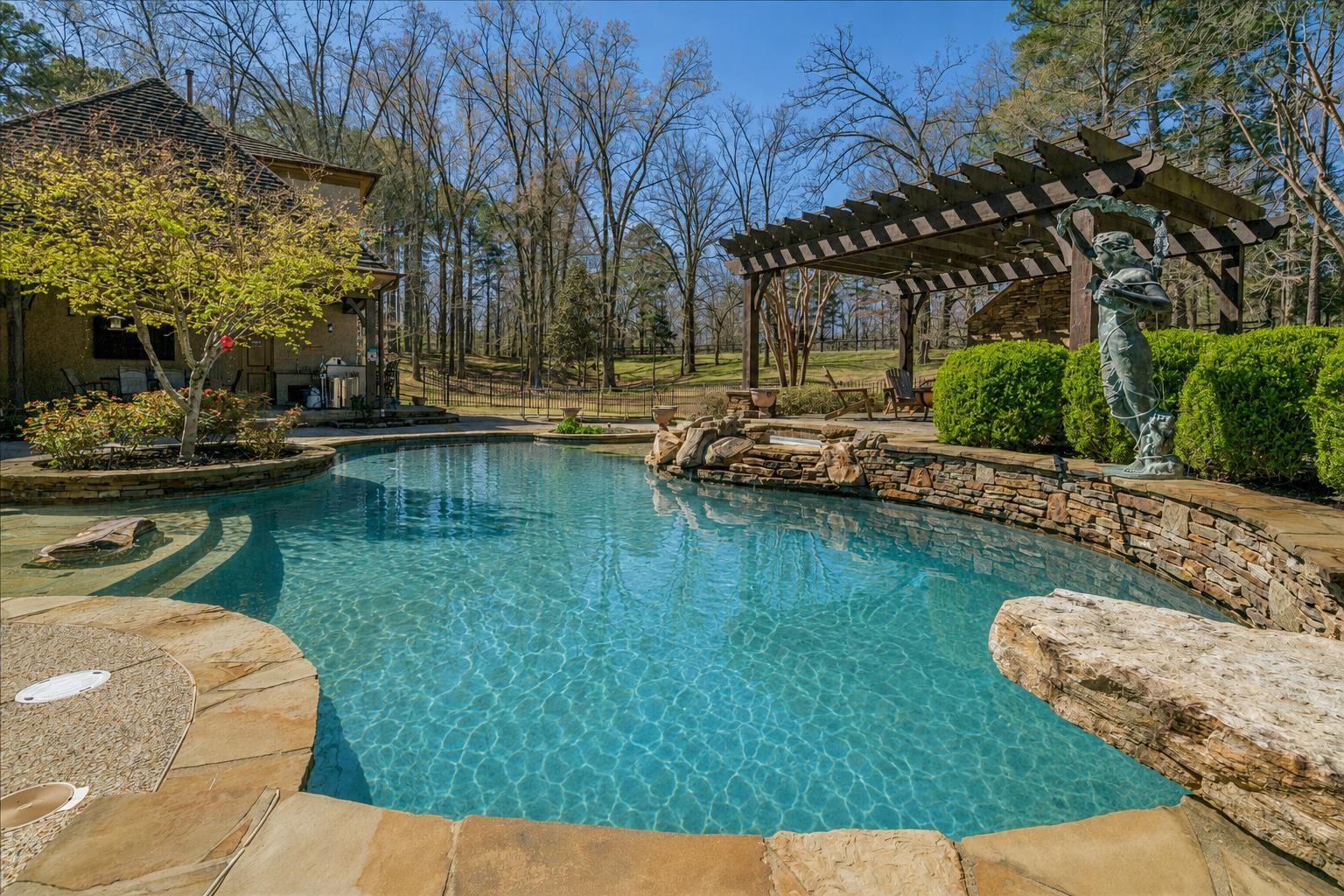 Property Photo:  315 Mountain Brook Cv  TN 38028 